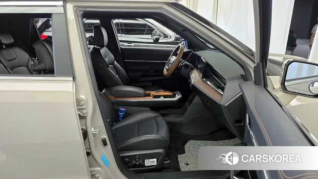 Ssangyong Torres EVX 2024 Песочный из Кореи, фото 2