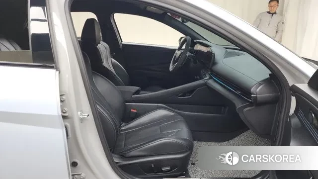 Hyundai The New Avante (CN7) 2024 Светло-серебряный цвет из Кореи, фото 2