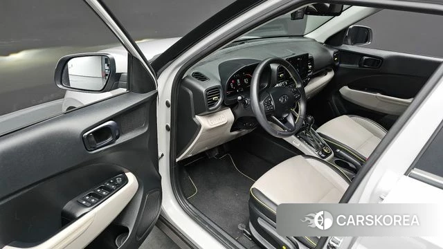 Hyundai Venue 2025 Серебристо-серый из Кореи, фото 2