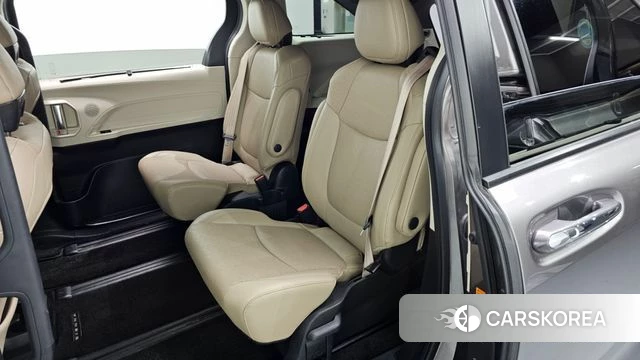 Toyota Sienna 4th Generation 2021 Серый из Кореи, фото 2