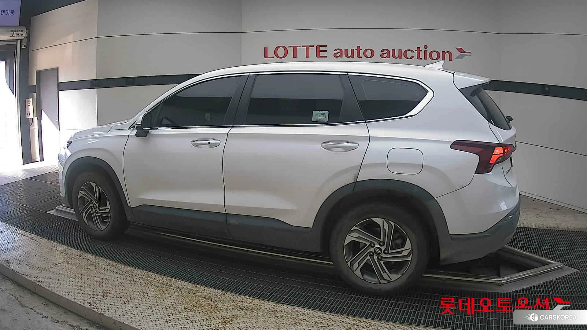 Hyundai Santa Fe 2023 Creamy White Pearl (optional) из Кореи, фото 2