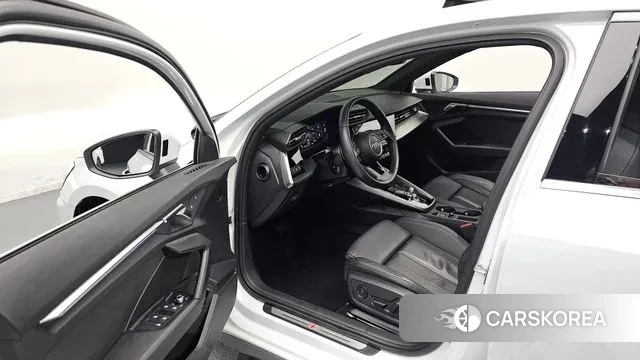 Audi A3 (8Y) 2022 Белый из Кореи, фото 2