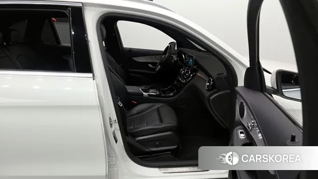 Mercedes-Benz GLC-Class X253 2022 Белый из Кореи, фото 2