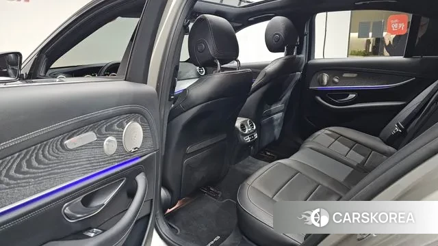 Mercedes-Benz E-Class W213 2022 Серебристо-серый из Кореи, фото 2