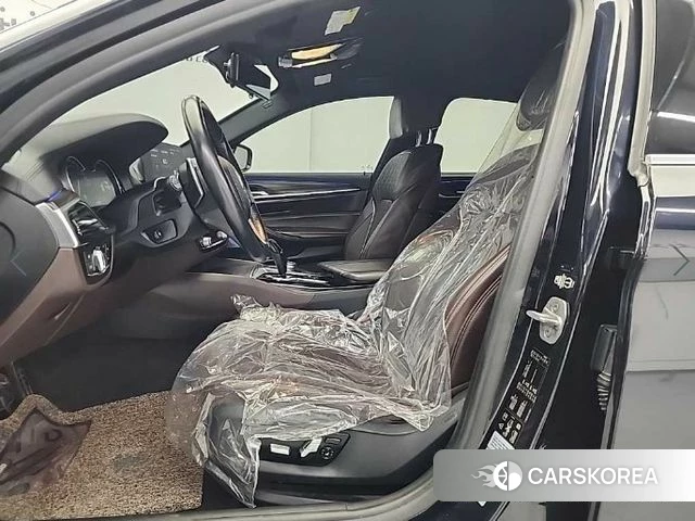 BMW 5 Series (G30) 2018 Черный из Кореи, фото 2
