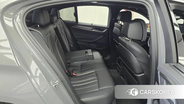 BMW 5 Series (G30) 2022 Серебристо-серый из Кореи, фото 2