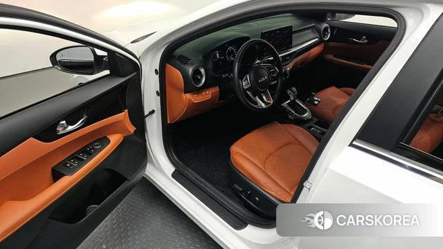 Kia The New K3 2nd generation 2021 Белый из Кореи, фото 2