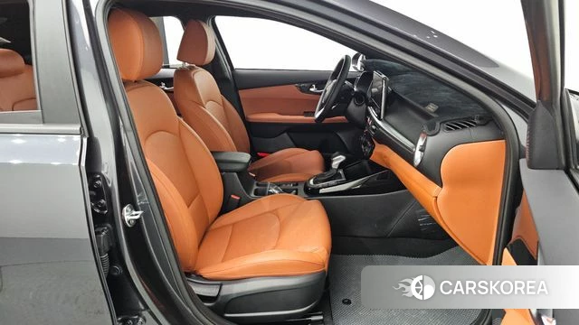 Kia The New K3 2nd generation 2023 Серый из Кореи, фото 2