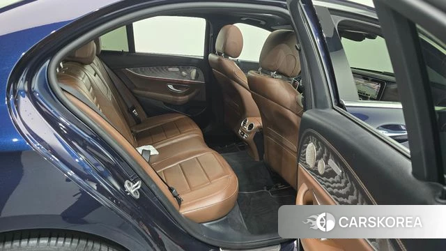 Mercedes-Benz E-Class W213 2022 Синий из Кореи, фото 2
