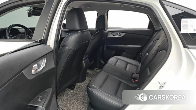 Kia The New K3 2nd generation 2022 Белый из Кореи, фото 2