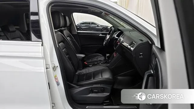 Volkswagen Tiguan second Generation 2018 Белый из Кореи, фото 2