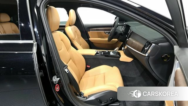 Volvo S90 2023 Черный из Кореи, фото 2