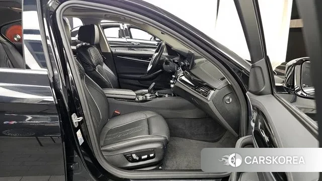 BMW 5 Series (G30) 2020 Черный из Кореи, фото 2