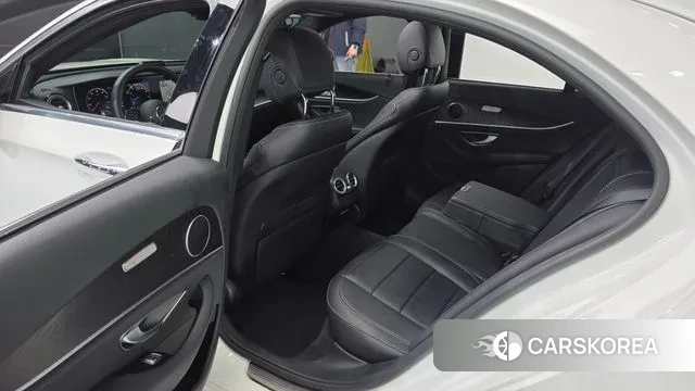 Mercedes-Benz E-Class W213 2022 Белый из Кореи, фото 2