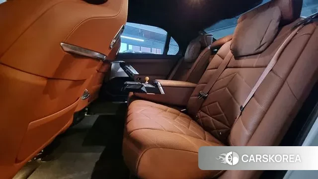 BMW 7 Series (G70) 2024 Белый из Кореи, фото 2