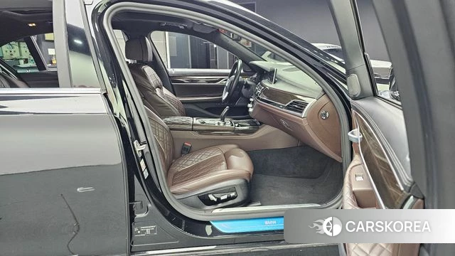 BMW 7 Series (G11) 2021 Черный из Кореи, фото 2