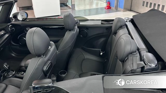 Mini Cooper Convertible 2024 Белый из Кореи, фото 2