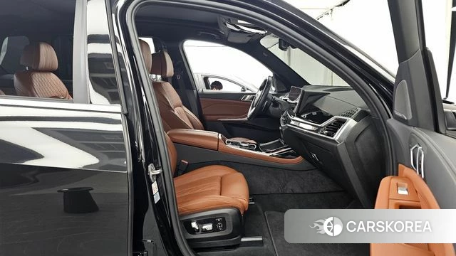BMW X7 (G07) 2023 Черный из Кореи, фото 2