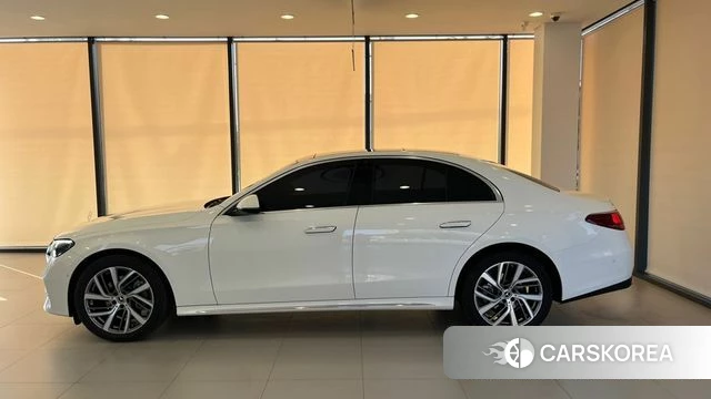 Mercedes-Benz E-Class W214 2024 Белый из Кореи, фото 2