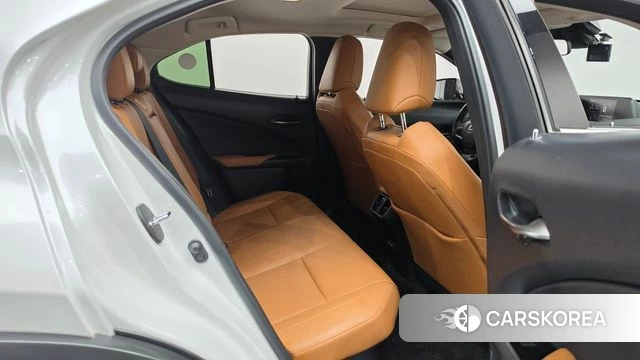 Lexus UX250h 2021 Белый из Кореи, фото 2