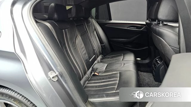 BMW 5 Series (G30) 2018 Серый из Кореи, фото 2