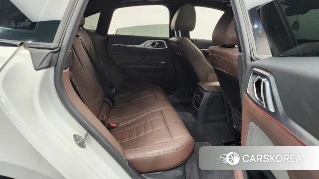 BMW i4 2023 Белый из Кореи, фото 2
