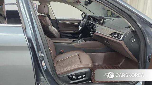 BMW 5 Series (G30) 2019 Серебряный из Кореи, фото 2