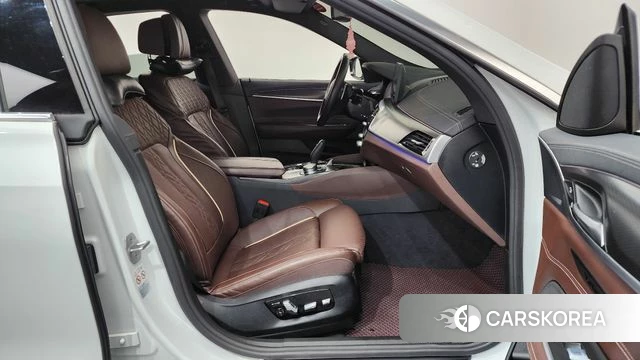 BMW 6 Series GT (G32) 2023 Белый из Кореи, фото 2