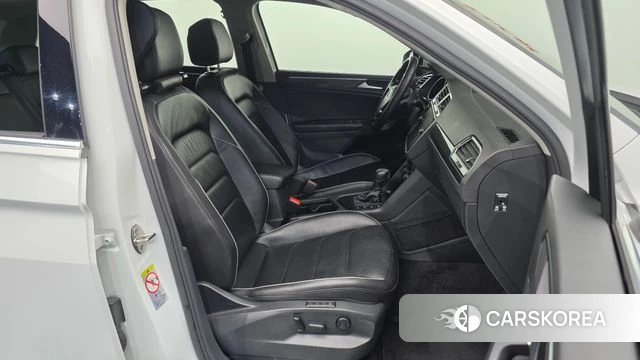 Volkswagen Tiguan second Generation 2020 Белый из Кореи, фото 2
