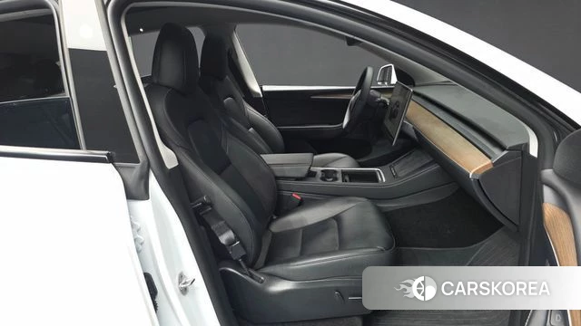 Tesla Model Y 2024 Белый из Кореи, фото 2