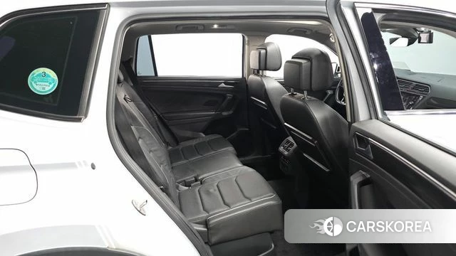 Volkswagen Tiguan Allspace 2018 Серебристо-серый из Кореи, фото 2