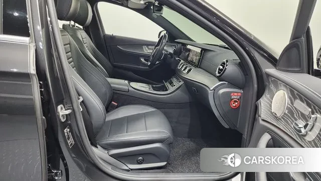 Mercedes-Benz E-Class W213 2021 Серый из Кореи, фото 2