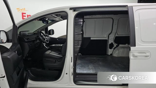 Hyundai Staria 2023 Белый из Кореи, фото 2