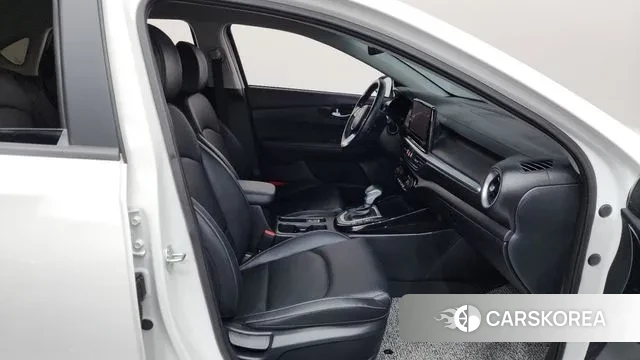 Kia The New K3 2nd generation 2023 Белый из Кореи, фото 2