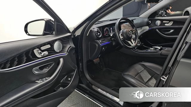 Mercedes-Benz E-Class W213 2018 Черный из Кореи, фото 2