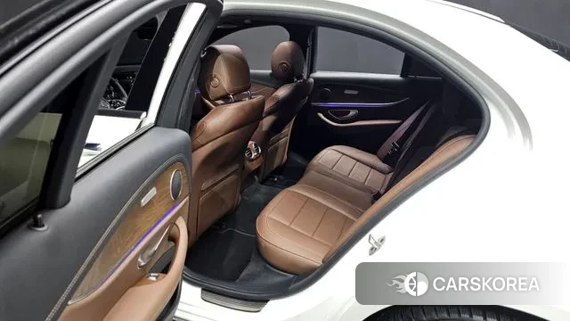 Mercedes-Benz E-Class W213 2022 Белый из Кореи, фото 2