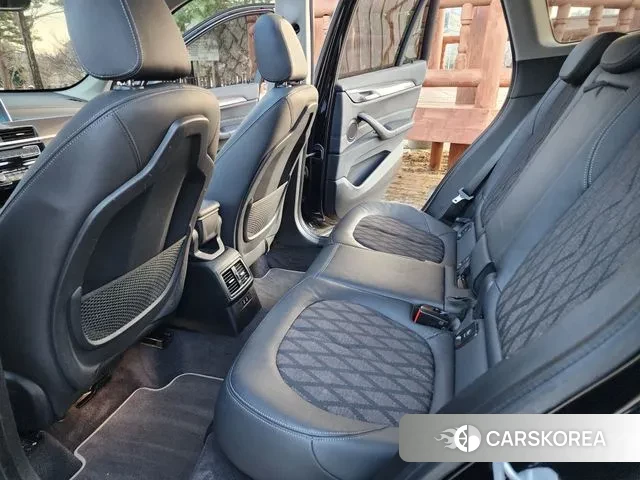 BMW X1 (F48) 2021 Черный из Кореи, фото 2