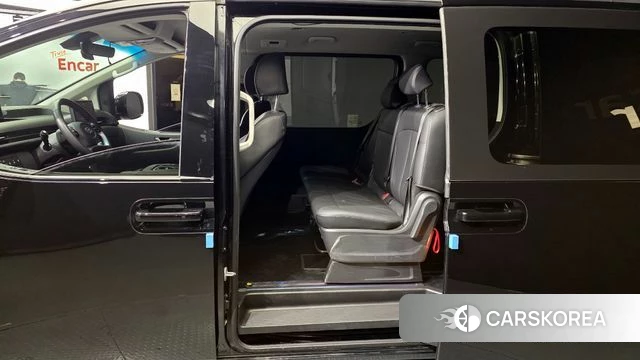 Hyundai Staria 2023 Черный из Кореи, фото 2