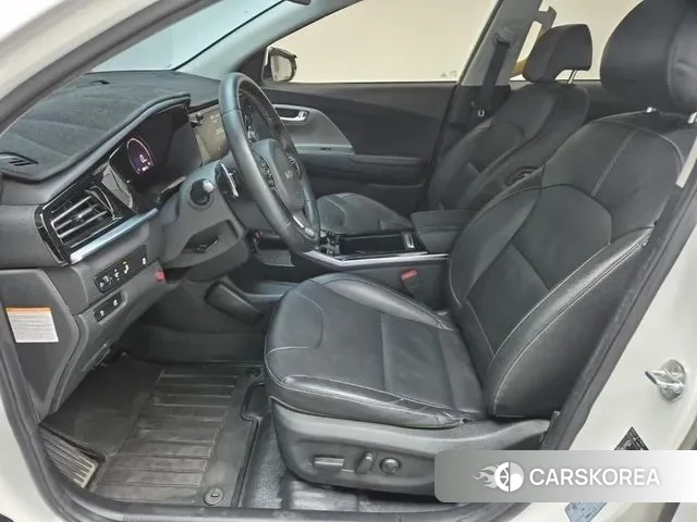 Kia Niro Plus 2022 Белый из Кореи, фото 2