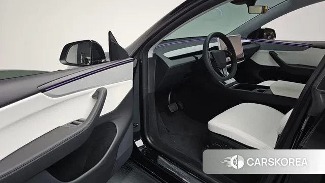 Tesla Model Y 2025 Черный из Кореи, фото 2