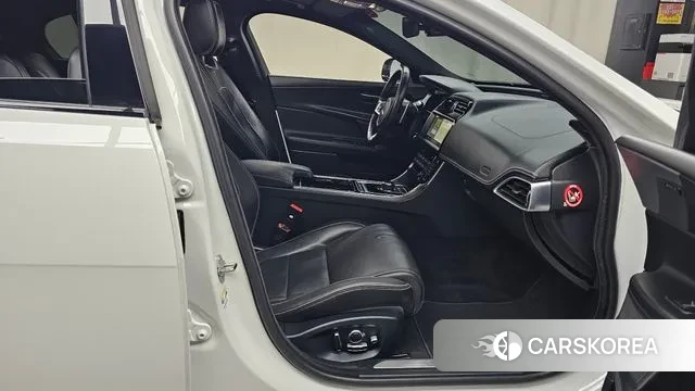 Jaguar XE 2019 Белый из Кореи, фото 2