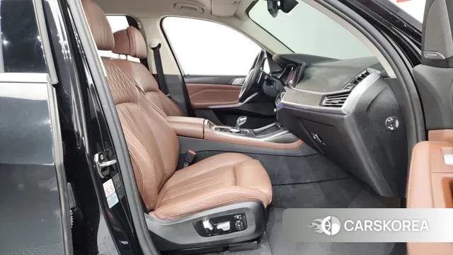 BMW X7 (G07) 2021 Черный из Кореи, фото 2