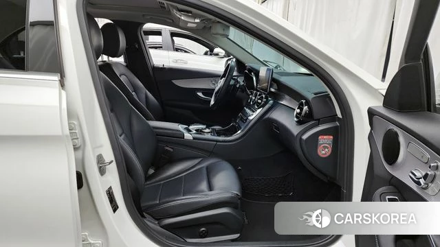 Mercedes-Benz C-Class W205 2018 Белый из Кореи, фото 2
