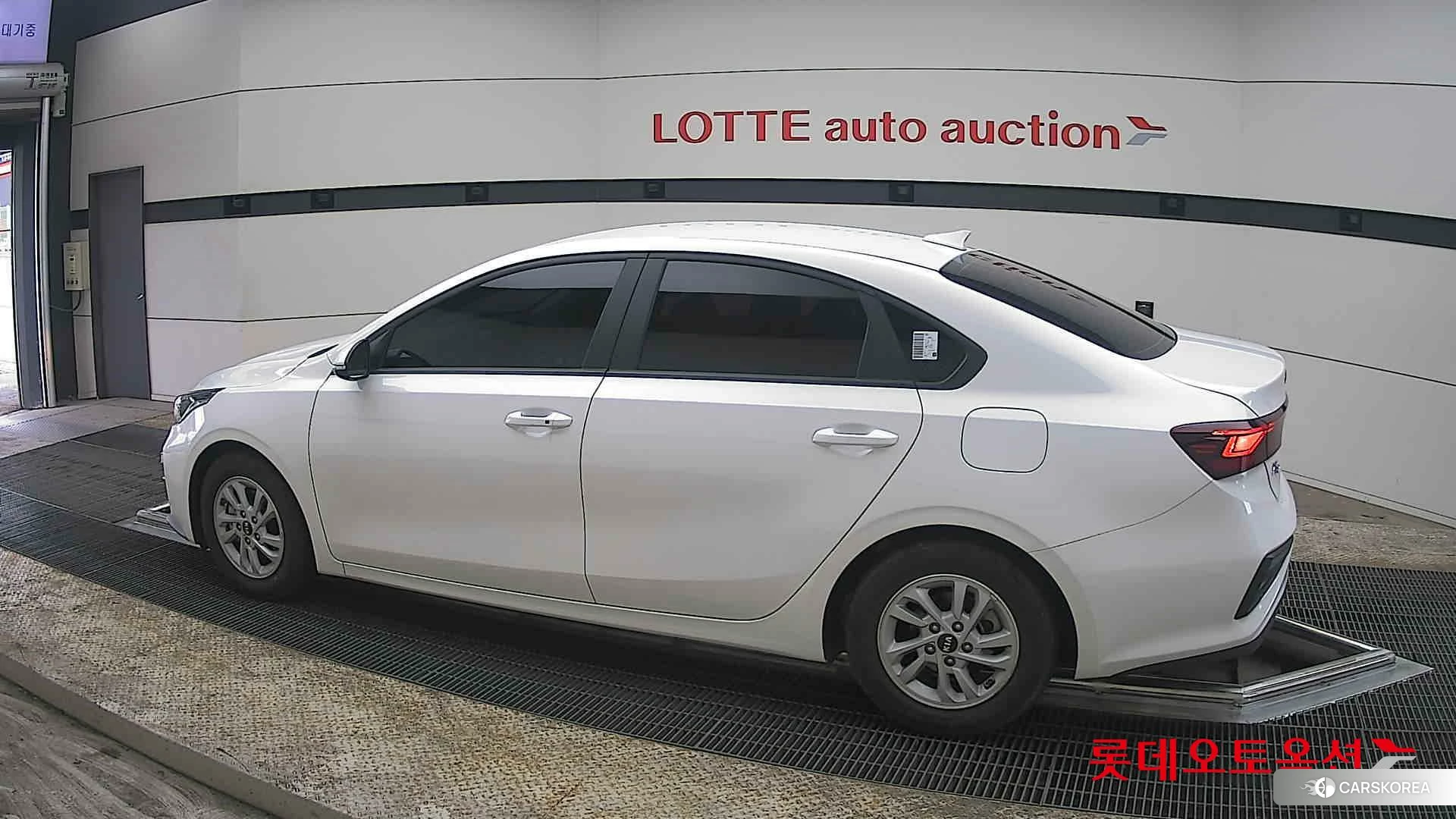 Kia K3 2021 Snow White Pearl из Кореи, фото 2