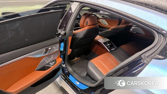 BMW 8 Series (G15) 2020 Светло-серебряный цвет из Кореи, фото 2