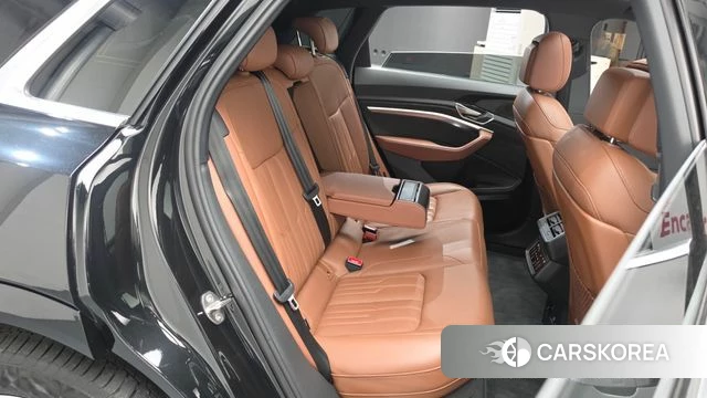 Audi e-Tron 2021 Черный из Кореи, фото 2