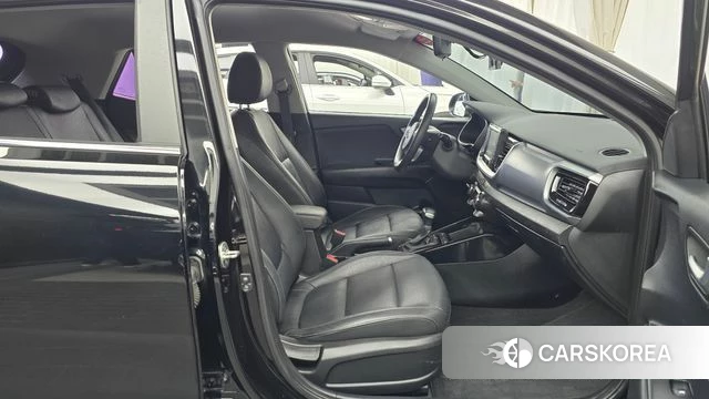 Kia Stonic 2018 Черный из Кореи, фото 2
