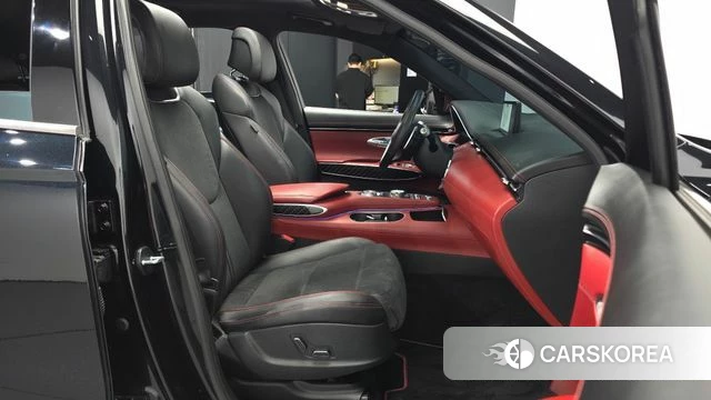Genesis GV70 2023 Черный из Кореи, фото 2