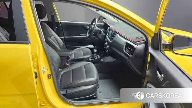Kia Stonic 2018 Желтый из Кореи, фото 2