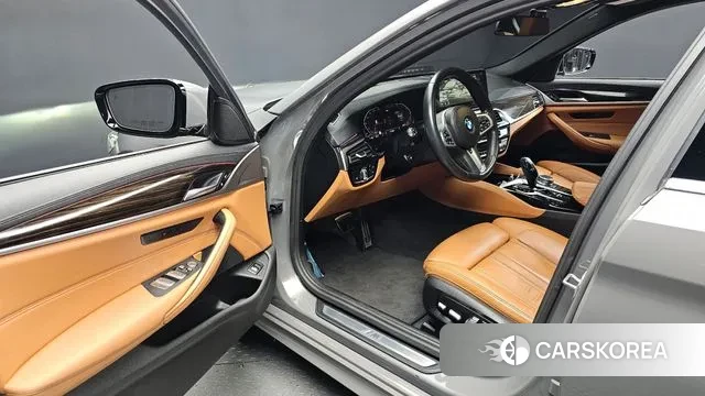 BMW 5 Series (G30) 2020 Серый из Кореи, фото 2